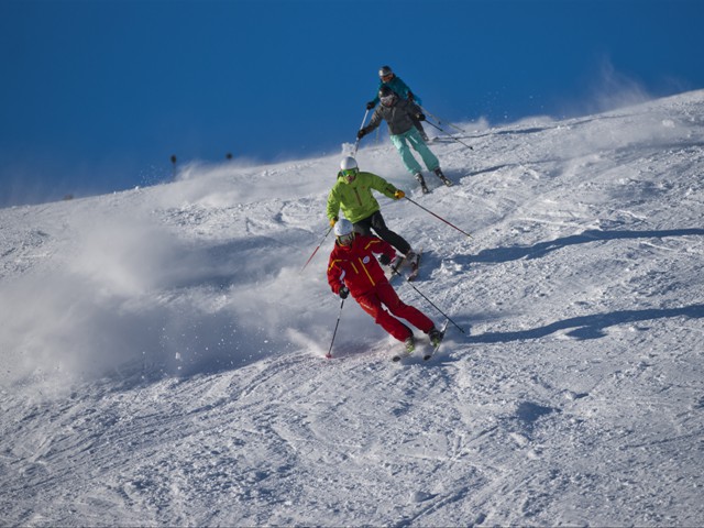 Skifahrer im Skigebiet Galtür