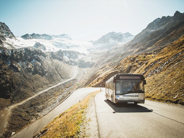 Bus auf der Gletscherstraße Rettenbach Gletscher