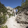 ENGADIN St. Moritz: Wanderer im Val da Stabelchod im Schweizerischen Nationalpark