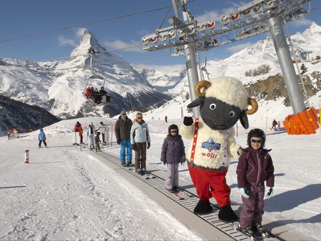 Kinderskikurs im Skigebiet von Zermatt
