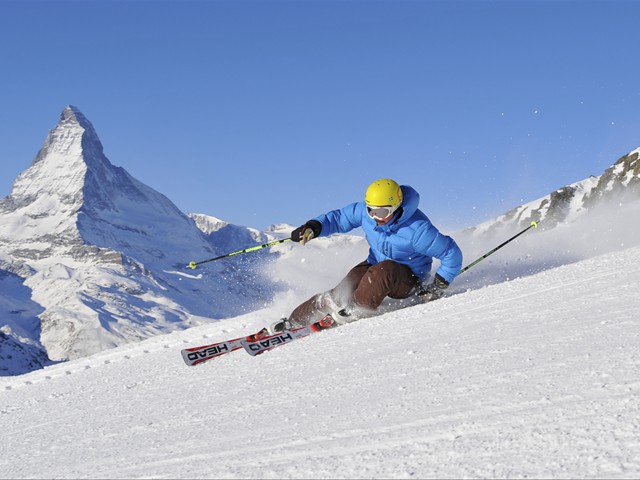 Skifahrer im Skigebiet Zermatt