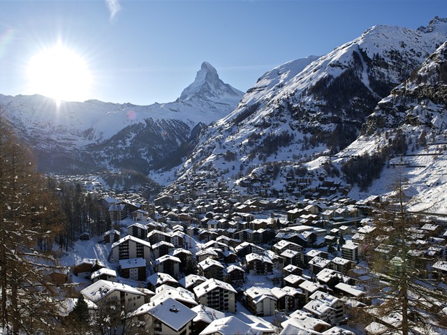 Blick auf das verschneite Zermatt