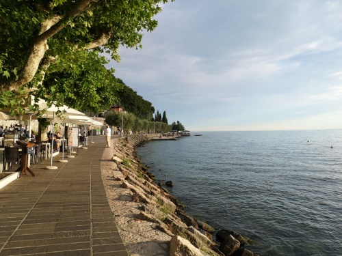 Urlaub in einer Ferienwohnung in Garda am Gardasee - Uferpromenade