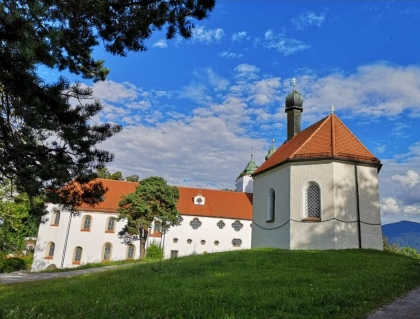 Kalvarienberg Kirche mit Leonhardikapelle bei Bad Toelz