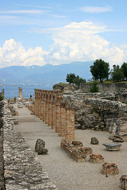 Sirmione: Grotte di Castullo