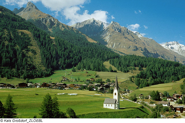 Blick auf den Ort Kals in Osttirol im Sommer