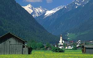 Neustift im Sommer mit Gletscherblick, Stubaital