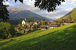 Blick auf Ernen im Sommer, Schweiz