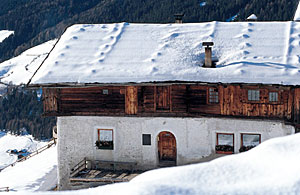 S�dtiroler Bauernhaus im Winter