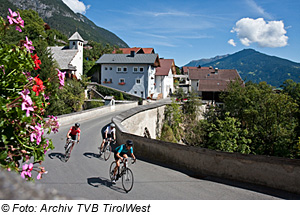 Fahrradfahren in Grins, Ferienregion TirolWest