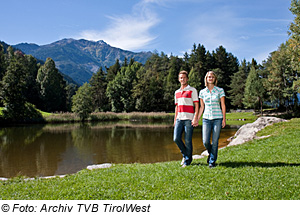 Paar in Stanz, Ferienregion TirolWest