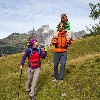 Familie beim Wandern in Filzmoos