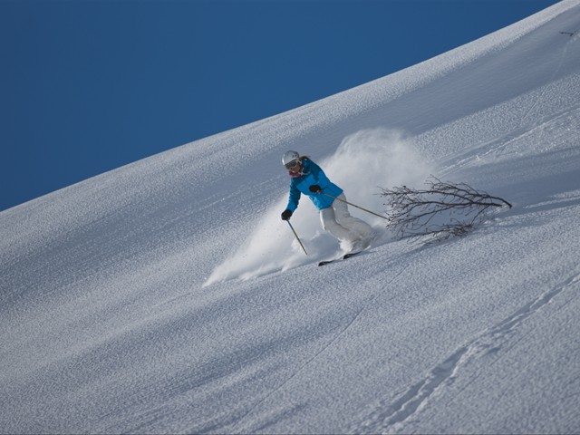 Skifahrer im Skigebiet Galtür