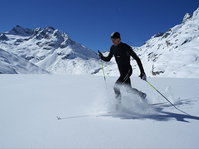 Langlaufen durch den Tiefschnee in Galtür