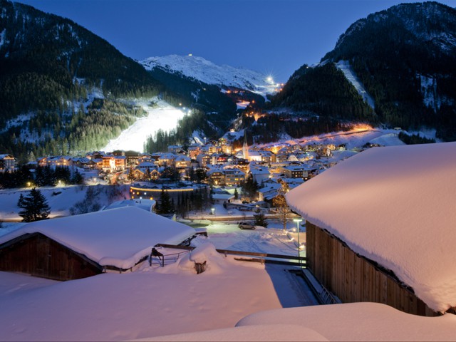 Wunderschöner Blick auf das verschneite Ischgl