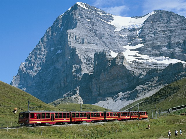 Jungfraubahn vor dem Eiger, Jungfrau Region