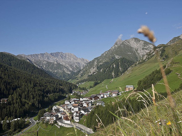 Blick auf Samnaun-Laret im Sommer