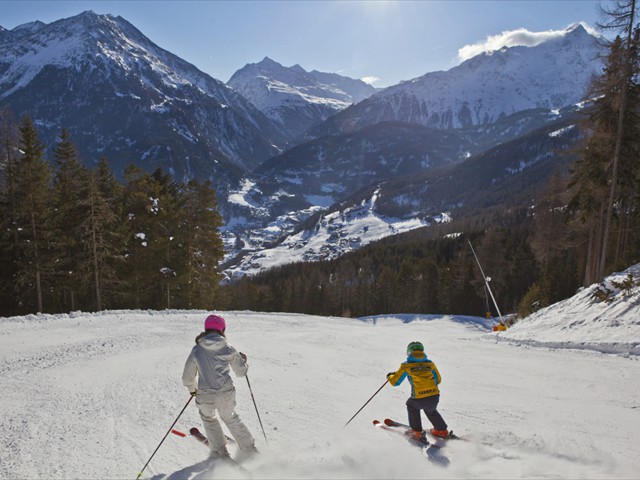 Skifahrer im Skigebiet Sölden, Ötztal