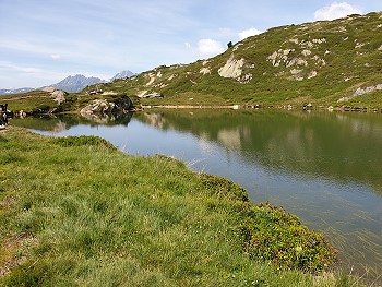 Urlaub in einer Ferienwohnung mit Hund auf der Riederalp - Wanderung am Blausee