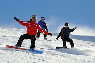 Snowboarder im Skigebiet Engelberg