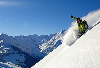 Snowboarder in Gstaad