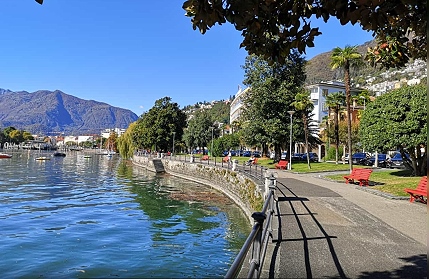 Uferpromenade in Locarno am Lago Maggiore im Tessin