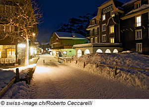 Der Dorfkern von Muerren bei Nacht, Berner Oberland