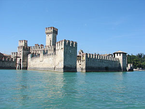 Sirmione: Wasserburg der Skaliger