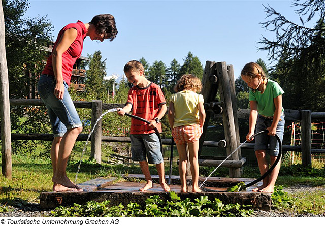 Wasserspaß mit der Familie in Grächen