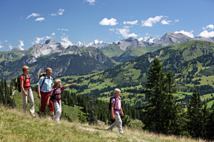 Familienwanderung in Gstaad