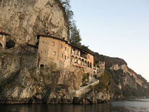 Felsen am Lago Maggiore