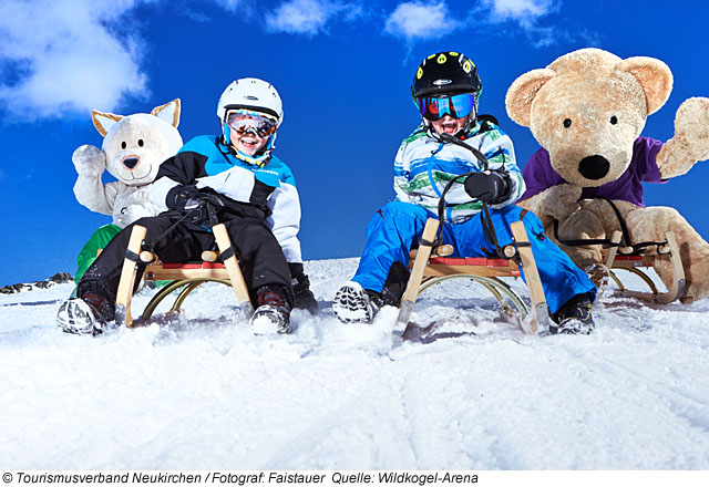 Kinder beim Rodeln im Skigebiet Wildkogel Arena