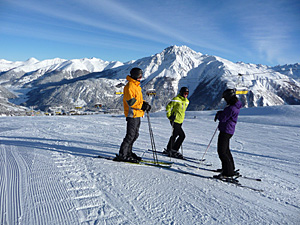 Skifahrer im Skigebiet Schöneben am Reschenpass