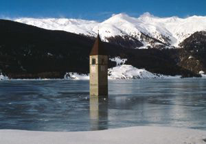 Winter Reschensee am Reschenpass