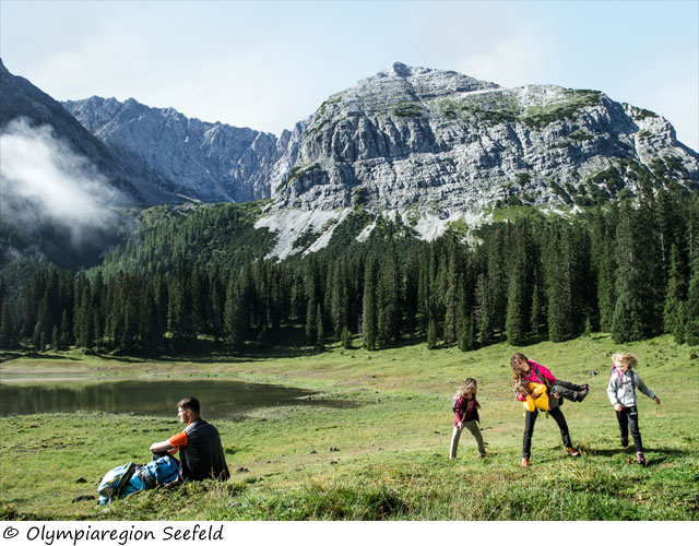 Wandern mit der Familie in Seefeld