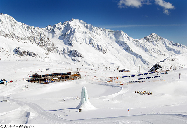 Stubaital: Eiskletterturm am Stubaier Gletscher