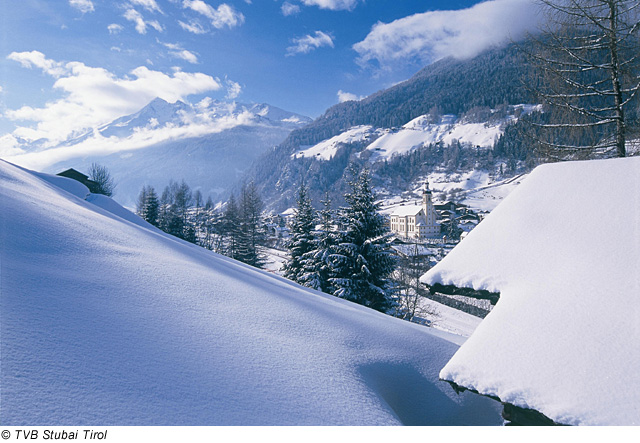 Verschneite Winterlandschaft im Stubaital