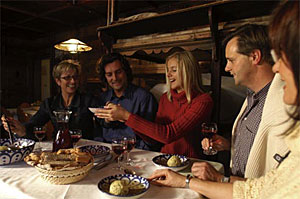 Apres Ski in einer Berghütte