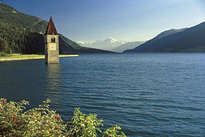 Der Reschensee im Vinschgau