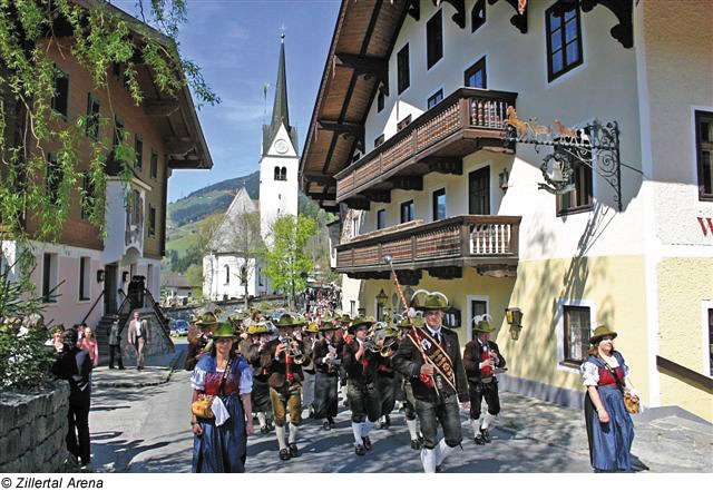 Musikkapelle im Ort Wald, Zillertal Arena